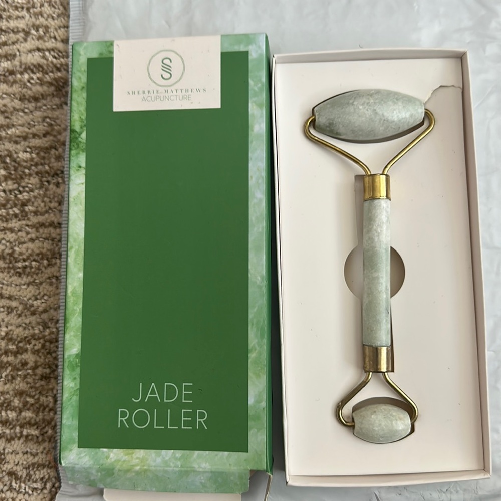 NWT, Sherrie Matthews Jade Roller